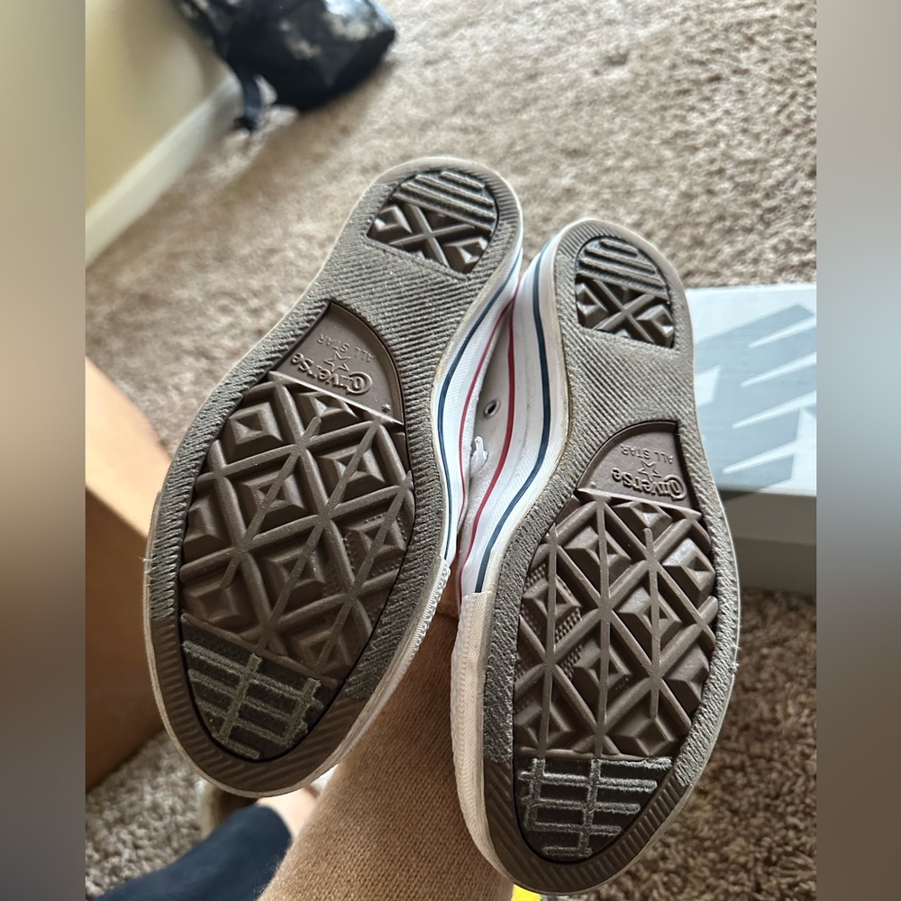 Converse - Picture 2 of 3